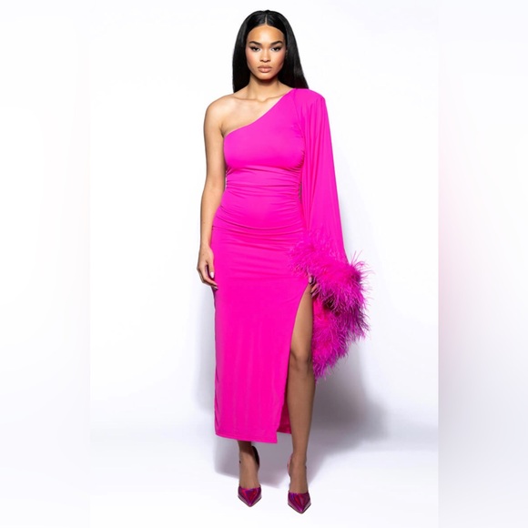 AKIRA BRING THE DRAMA ONE SLEEVE FEATHER DRESS. SIZE XL - Picture 5 of 16